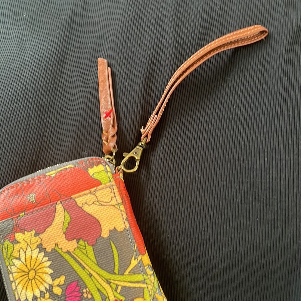Fun smaller wallet - Picture 2 of 7